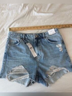 Topshop High Waisted Distressed Denim Shorts NWT Size 10 Light/Med Wash